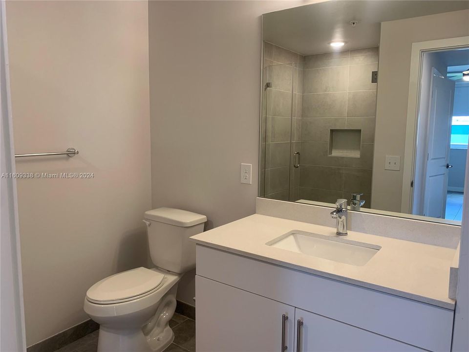 Active With Contract: $2,545 (2 beds, 2 baths, 1107 Square Feet)