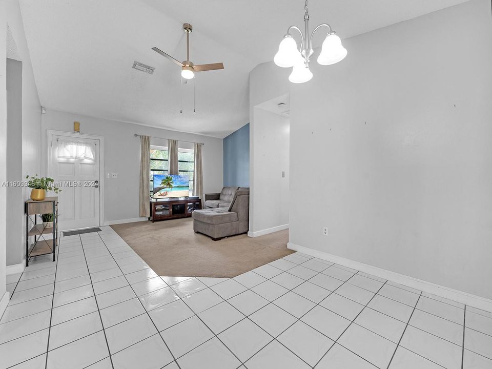 Active With Contract: $499,500 (3 beds, 2 baths, 1338 Square Feet)