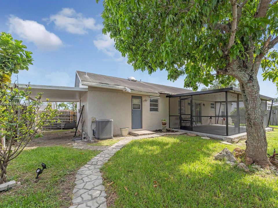 Active With Contract: $499,500 (3 beds, 2 baths, 1338 Square Feet)