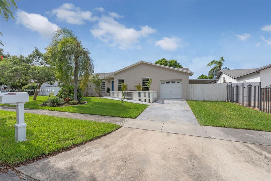 Active With Contract: $499,500 (3 beds, 2 baths, 1338 Square Feet)