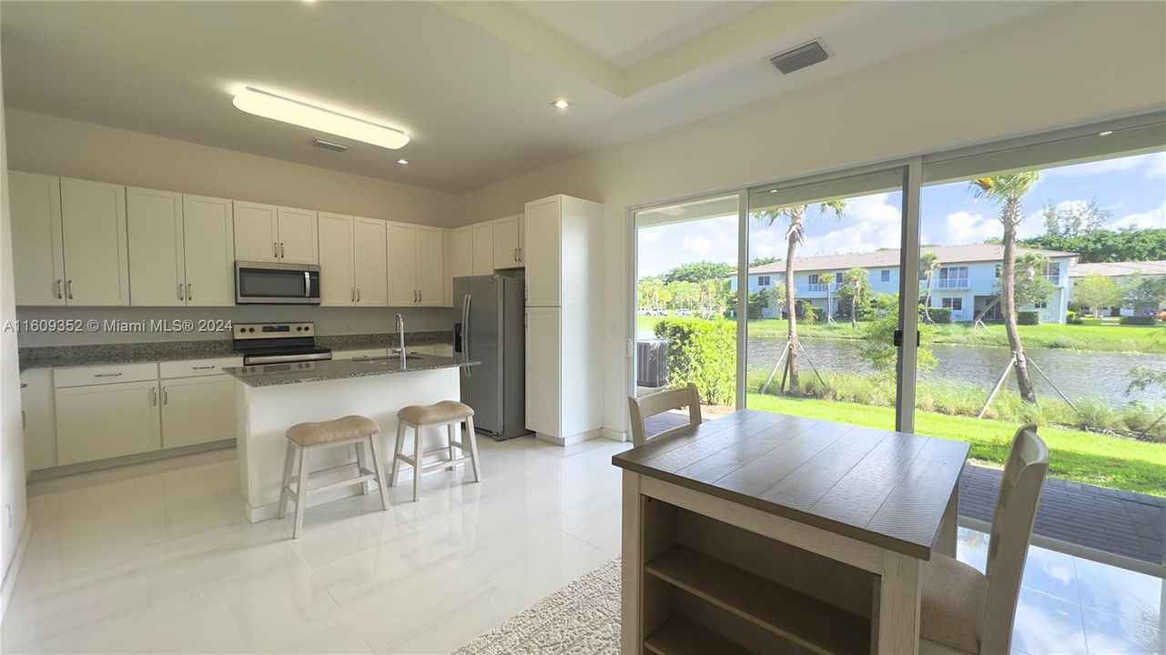 Vendido Recientemente: $465,999 (3 camas, 2 baños, 1557 Pies cuadrados)