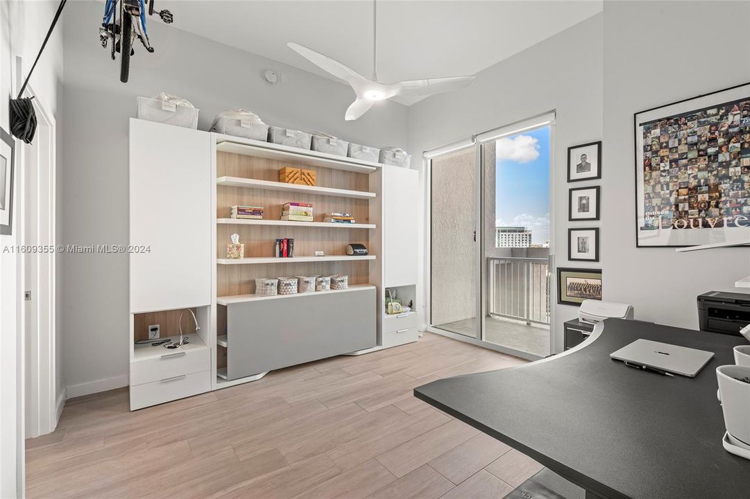 Recently Sold: $430,000 (1 beds, 1 baths, 814 Square Feet)