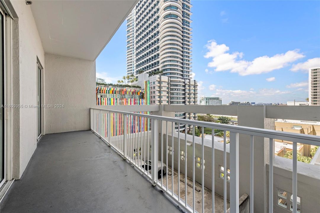 Recently Sold: $430,000 (1 beds, 1 baths, 814 Square Feet)