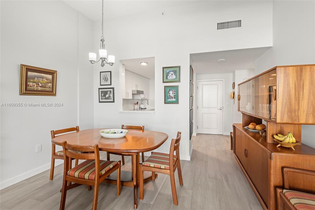 For Sale: $430,000 (1 beds, 1 baths, 814 Square Feet)