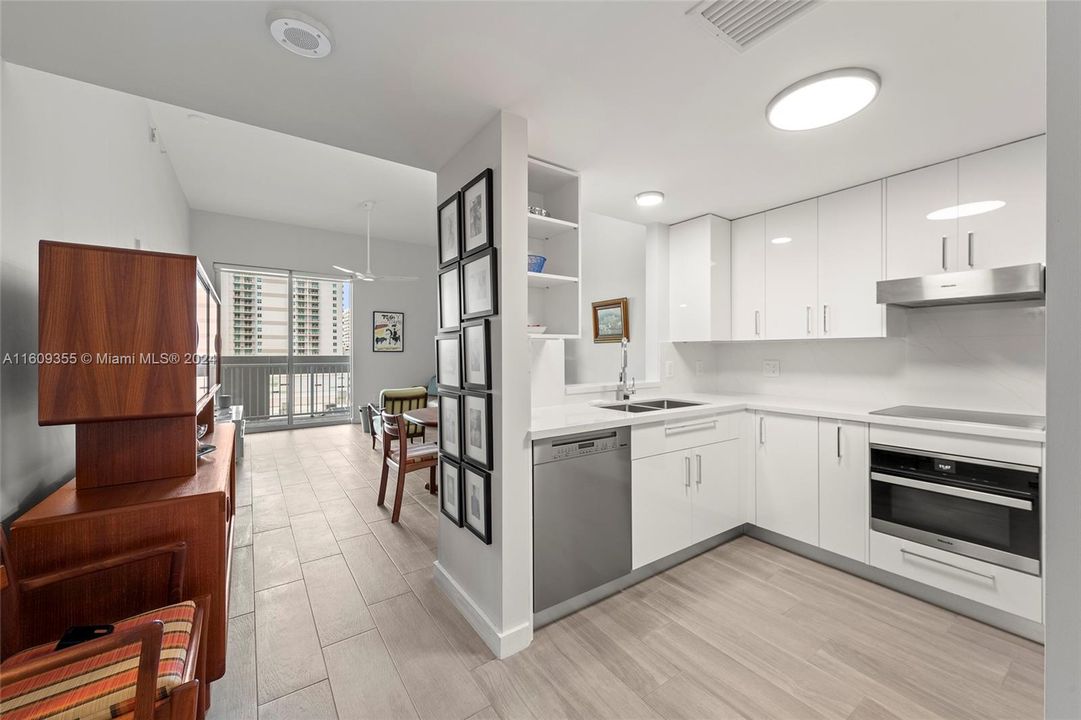 Recently Sold: $430,000 (1 beds, 1 baths, 814 Square Feet)