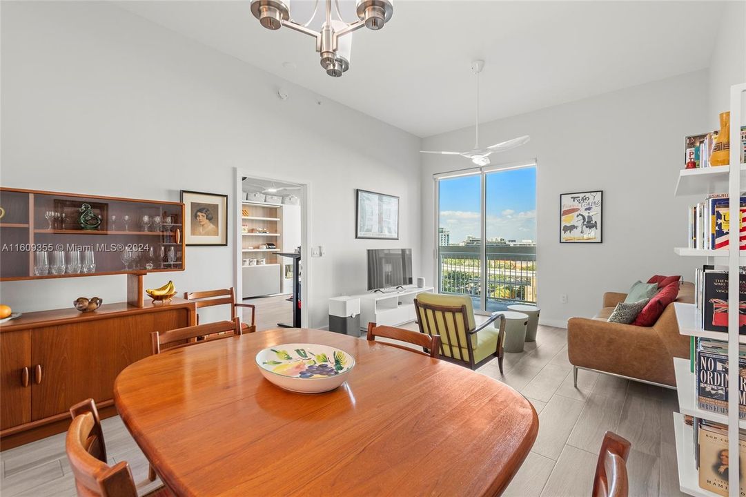 Recently Sold: $430,000 (1 beds, 1 baths, 814 Square Feet)