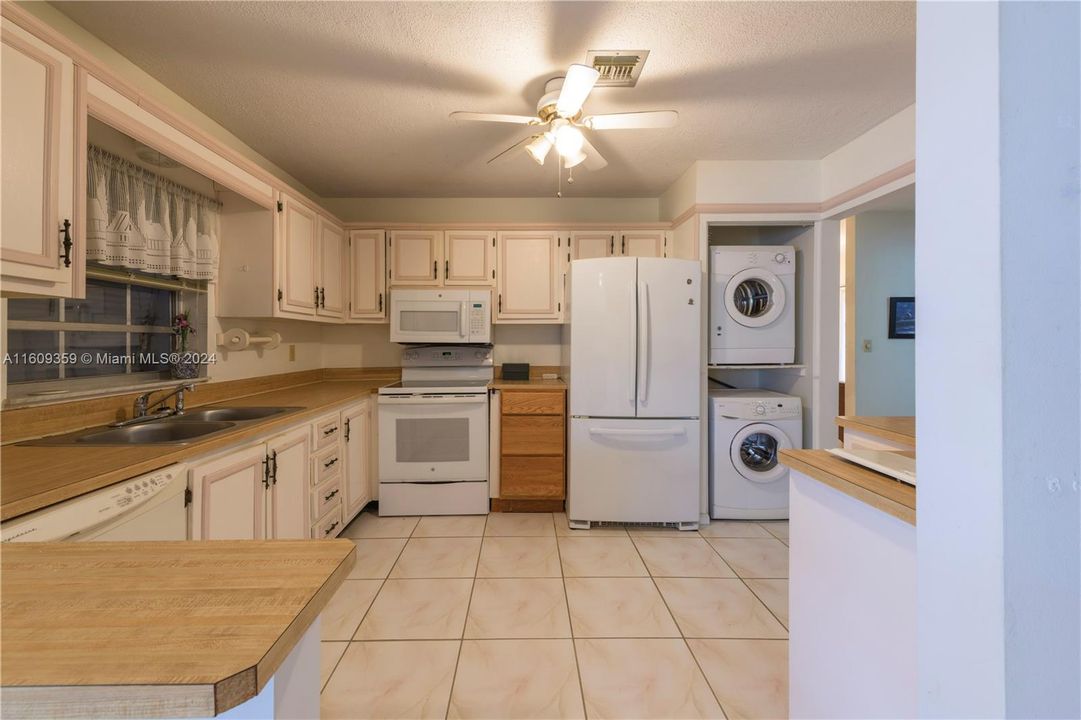 For Sale: $130,000 (2 beds, 2 baths, 1280 Square Feet)