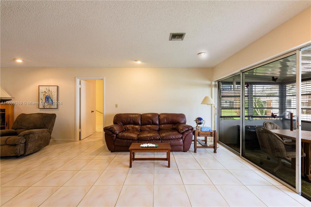 For Sale: $130,000 (2 beds, 2 baths, 1280 Square Feet)