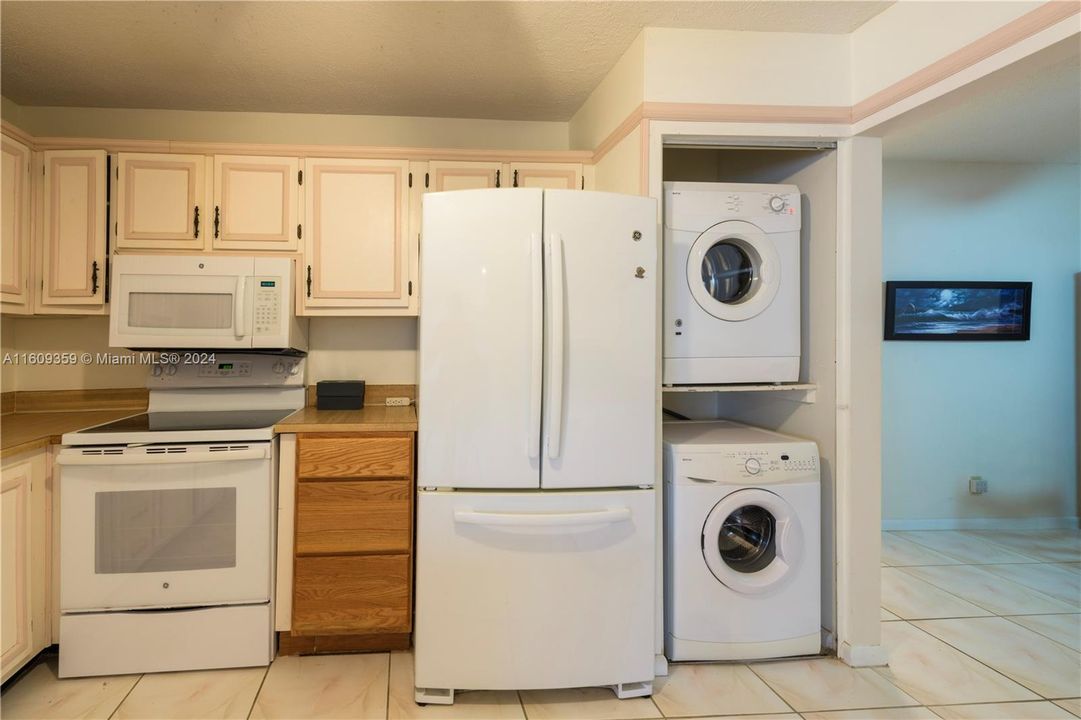 For Sale: $130,000 (2 beds, 2 baths, 1280 Square Feet)