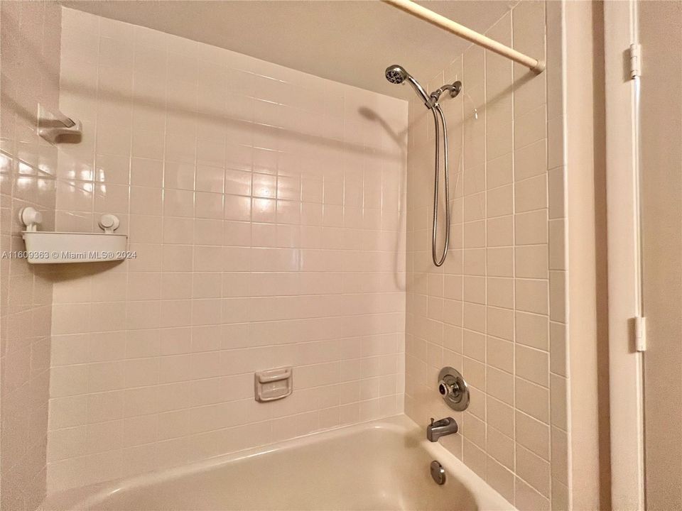 待售: $270,000 (2 贝兹, 2 浴室, 1050 平方英尺)