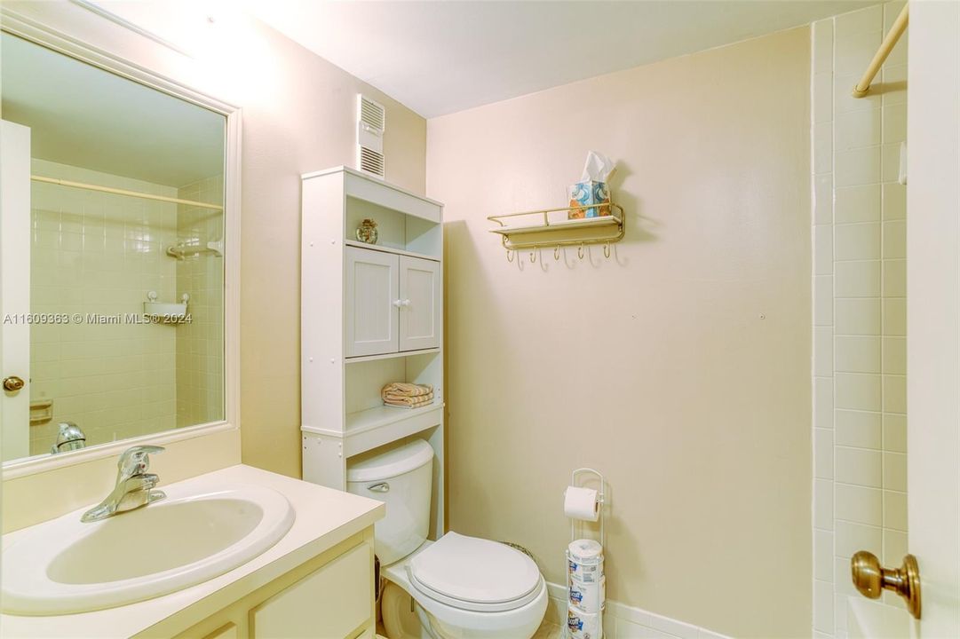 For Sale: $270,000 (2 beds, 2 baths, 1050 Square Feet)