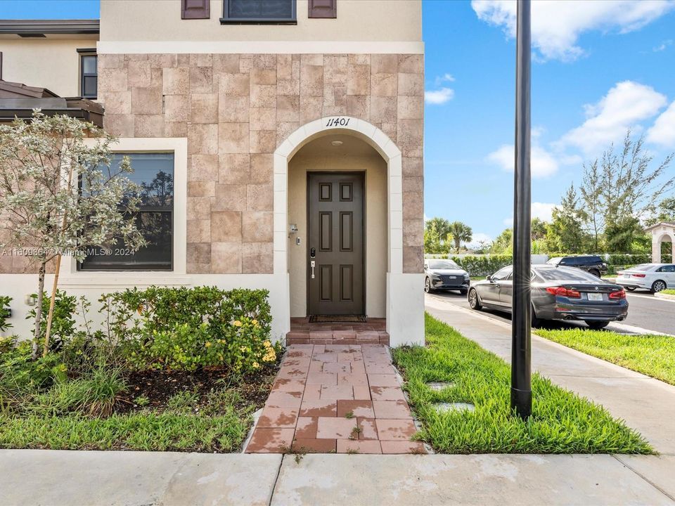 For Sale: $525,000 (3 beds, 2 baths, 1540 Square Feet)