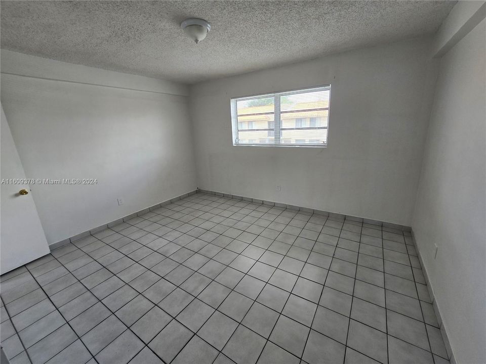 For Rent: $1,850 (1 beds, 1 baths, 630 Square Feet)