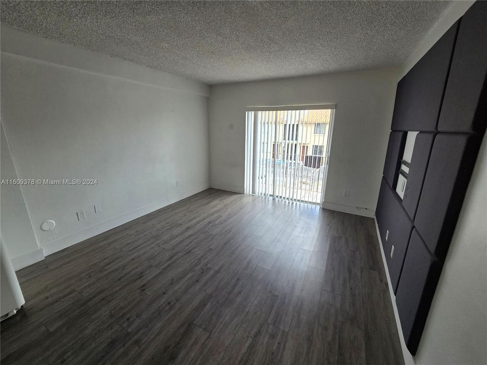 For Rent: $1,850 (1 beds, 1 baths, 630 Square Feet)