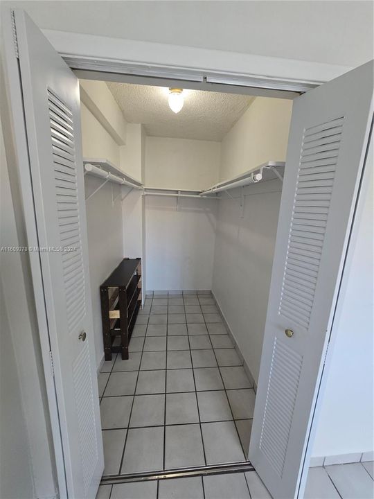 For Rent: $1,850 (1 beds, 1 baths, 630 Square Feet)