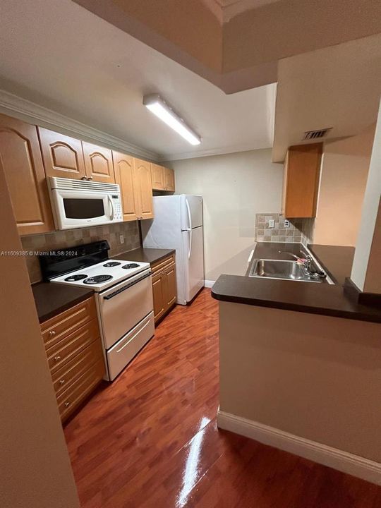 Recently Rented: $2,300 (2 beds, 2 baths, 960 Square Feet)