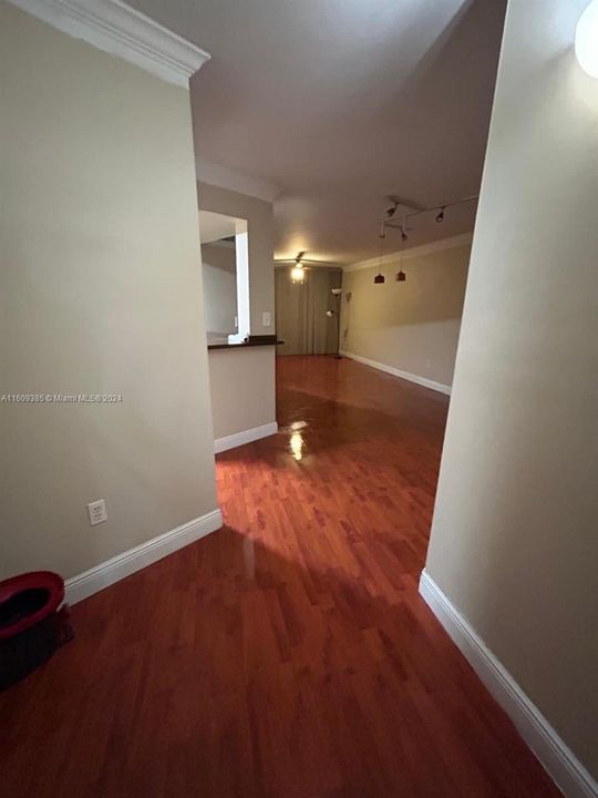 For Rent: $2,300 (2 beds, 2 baths, 960 Square Feet)