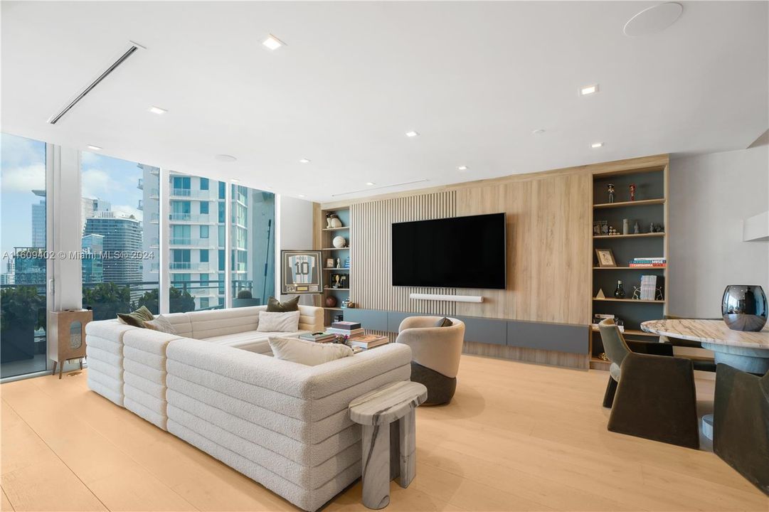 For Sale: $2,699,000 (2 beds, 2 baths, 1801 Square Feet)