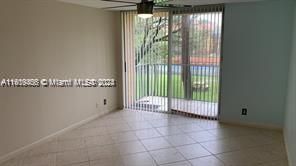 For Rent: $1,900 (1 beds, 1 baths, 734 Square Feet)