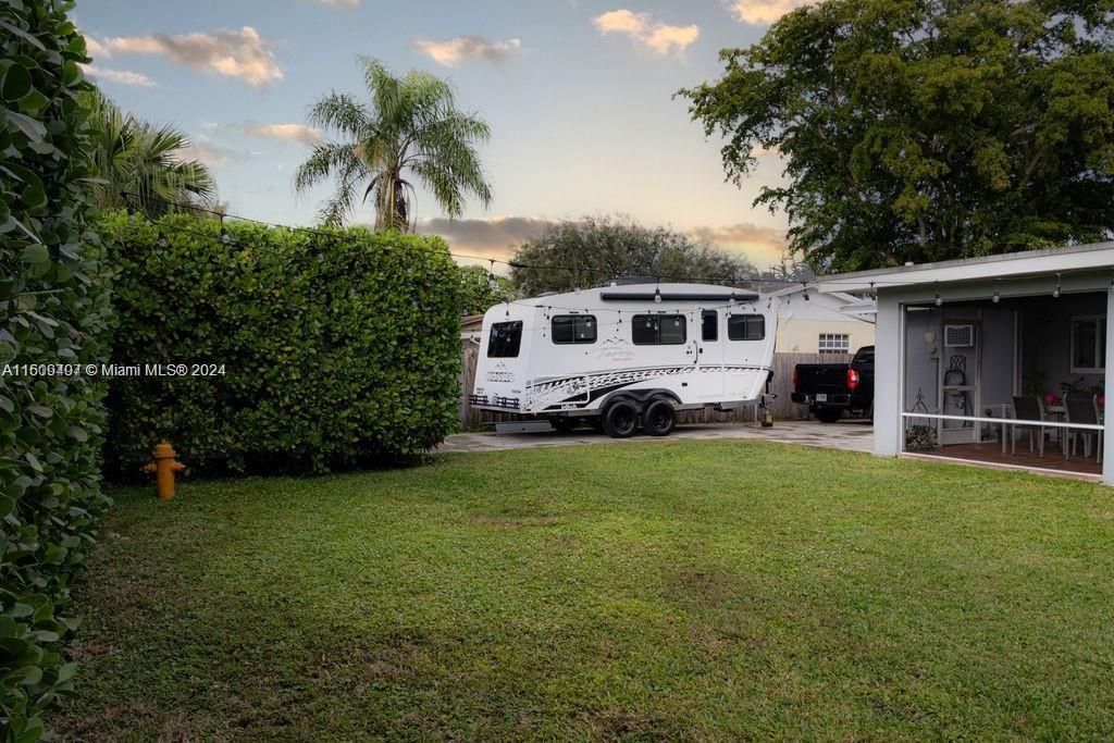 For Sale: $738,000 (3 beds, 2 baths, 1164 Square Feet)