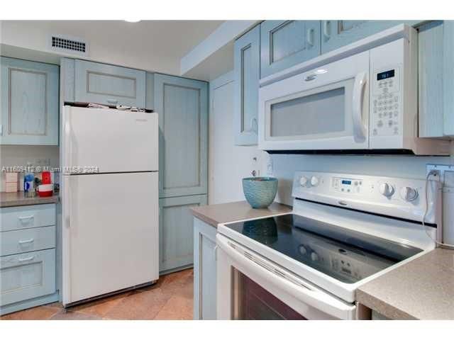 Active With Contract: $2,600 (1 beds, 1 baths, 787 Square Feet)