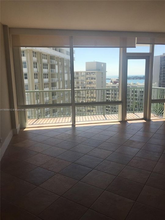 Active With Contract: $2,600 (1 beds, 1 baths, 787 Square Feet)