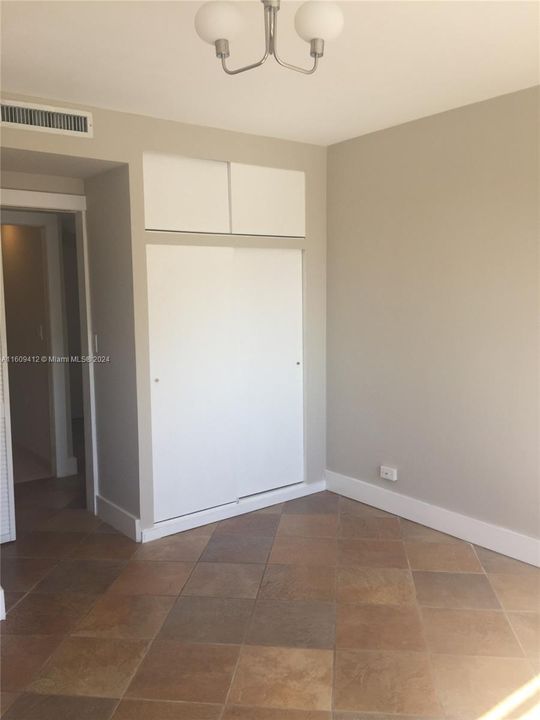 Active With Contract: $2,600 (1 beds, 1 baths, 787 Square Feet)