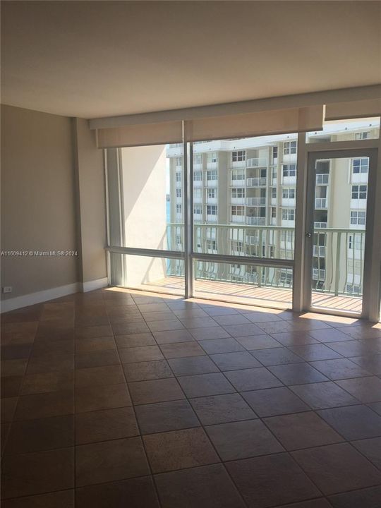 Active With Contract: $2,600 (1 beds, 1 baths, 787 Square Feet)