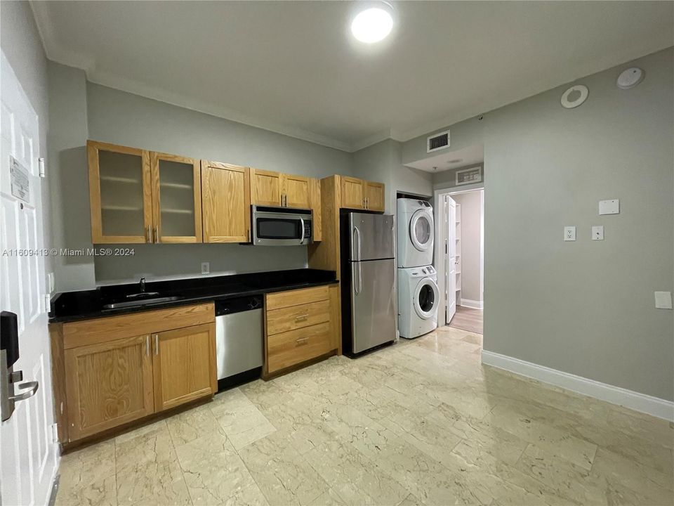 For Rent: $2,000 (1 beds, 1 baths, 360 Square Feet)