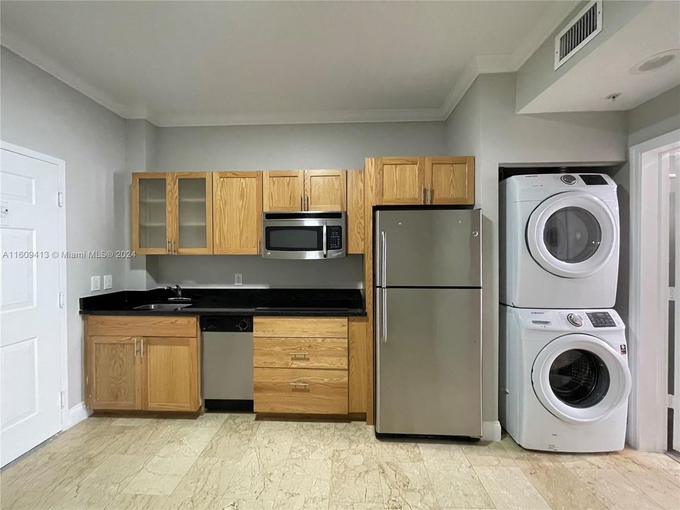 For Rent: $2,000 (1 beds, 1 baths, 360 Square Feet)