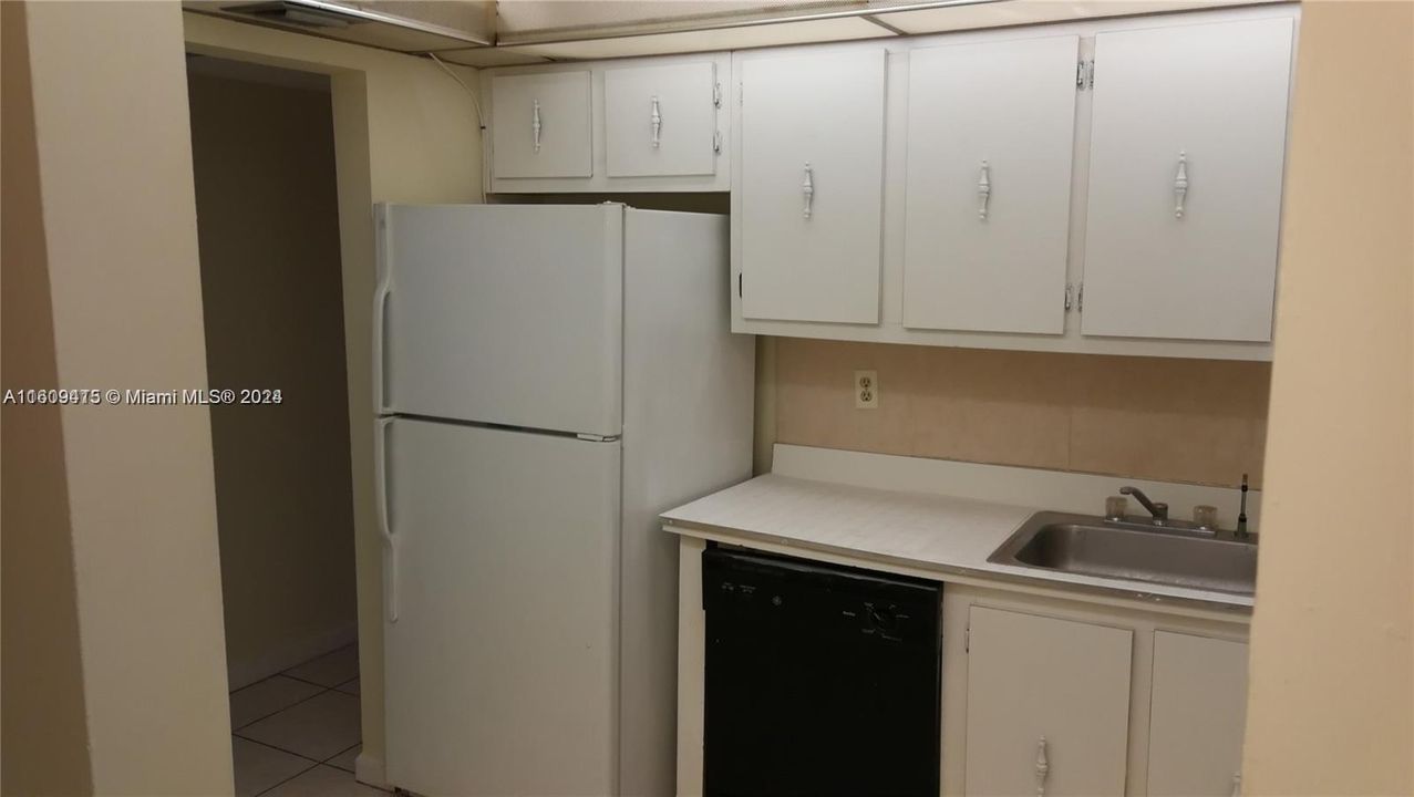 For Sale: $225,000 (2 beds, 2 baths, 1290 Square Feet)