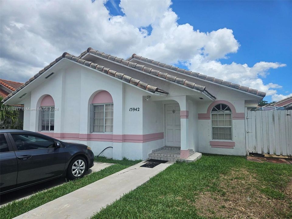 Active With Contract: $560,000 (4 beds, 2 baths, 1661 Square Feet)