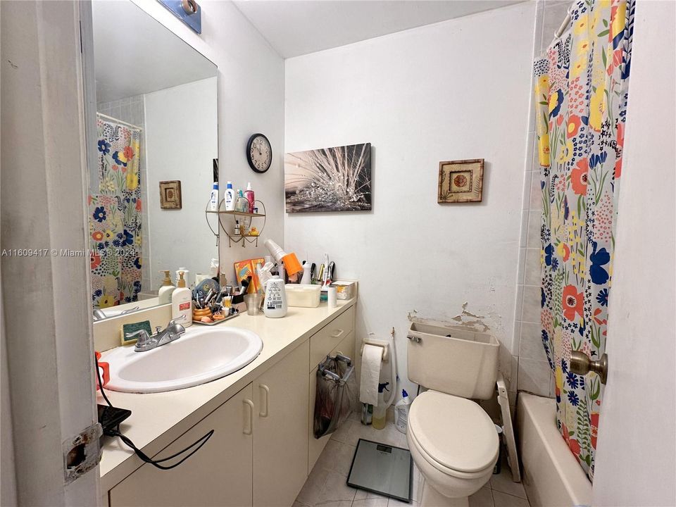 For Sale: $580,000 (4 beds, 2 baths, 1661 Square Feet)