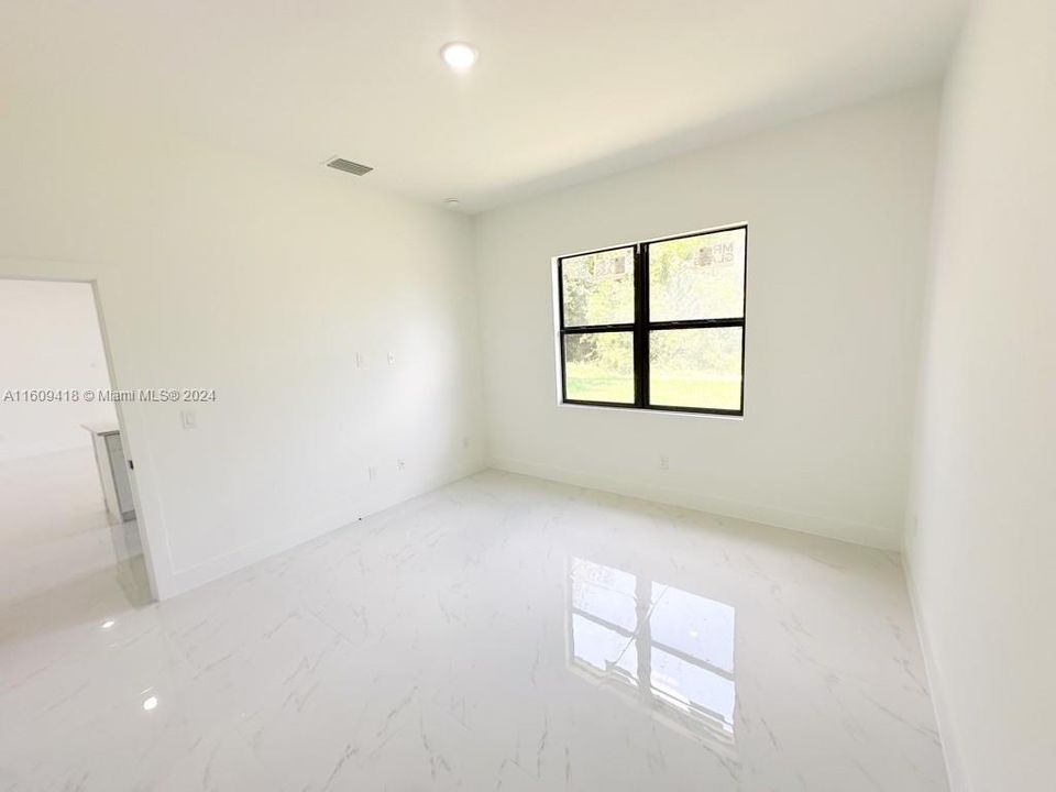 Vendido Recientemente: $385,000 (3 camas, 2 baños, 0 Pies cuadrados)