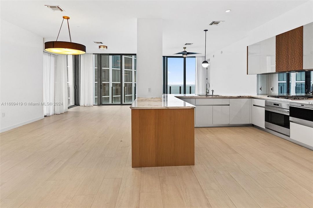 open plan kitchen/dining room