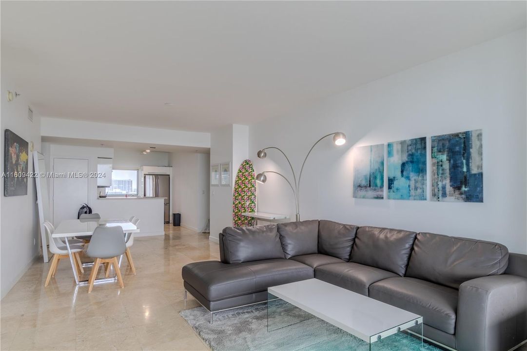 For Sale: $675,000 (2 beds, 2 baths, 1158 Square Feet)