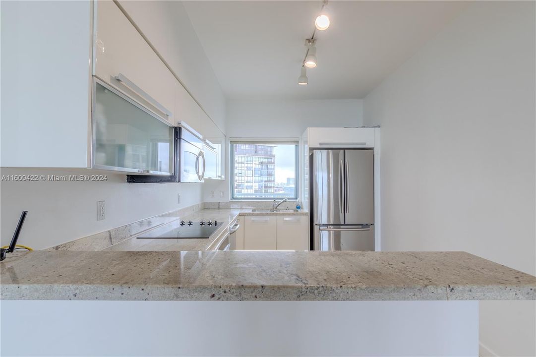 For Sale: $675,000 (2 beds, 2 baths, 1158 Square Feet)