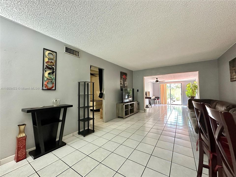 For Sale: $450,000 (3 beds, 3 baths, 1775 Square Feet)