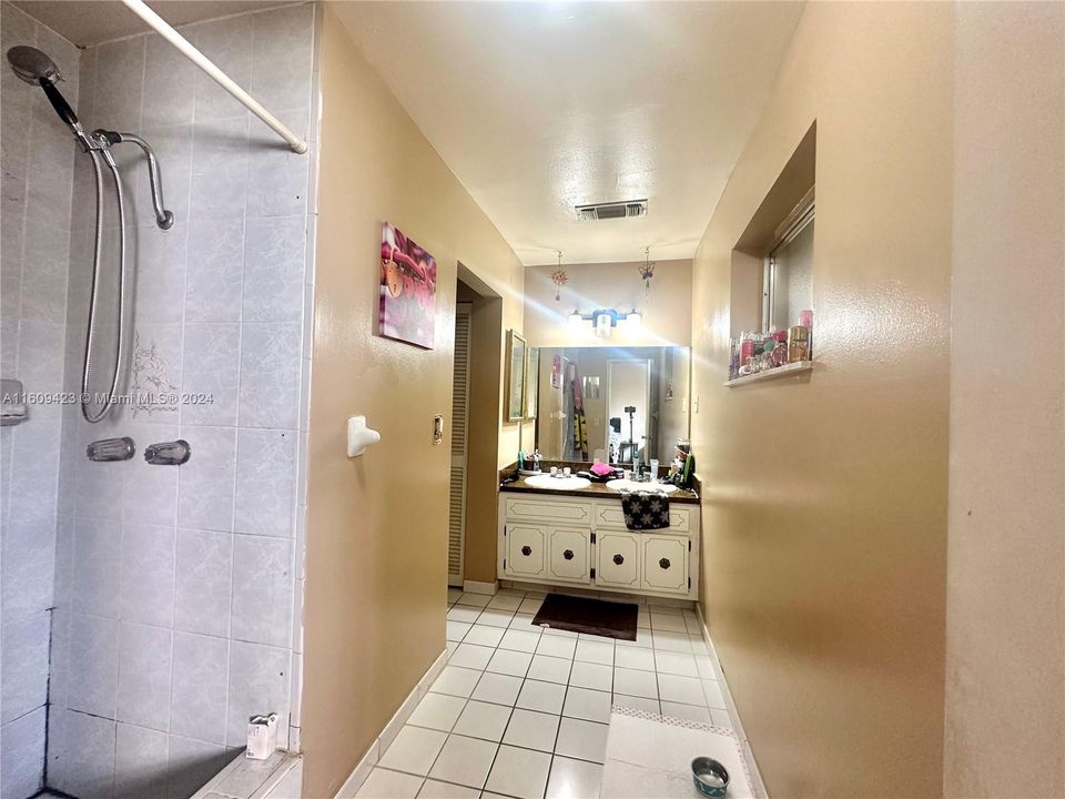 For Sale: $450,000 (3 beds, 3 baths, 1775 Square Feet)