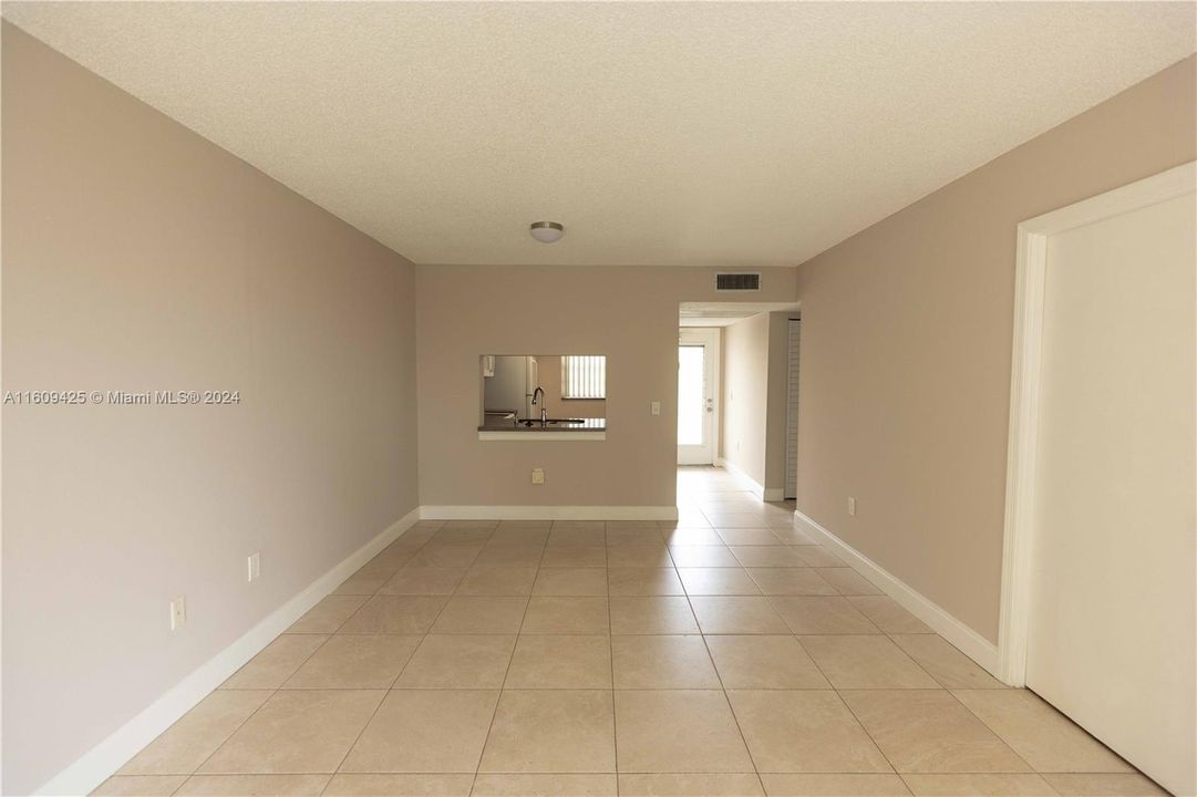 For Sale: $225,000 (2 beds, 2 baths, 970 Square Feet)