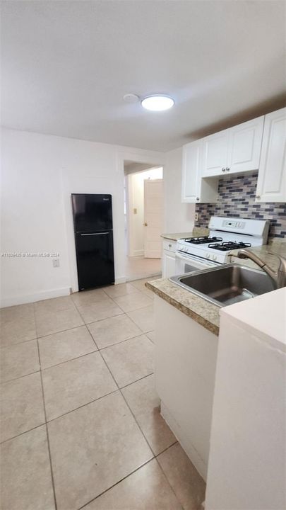 For Rent: $2,250 (2 beds, 1 baths, 2087 Square Feet)