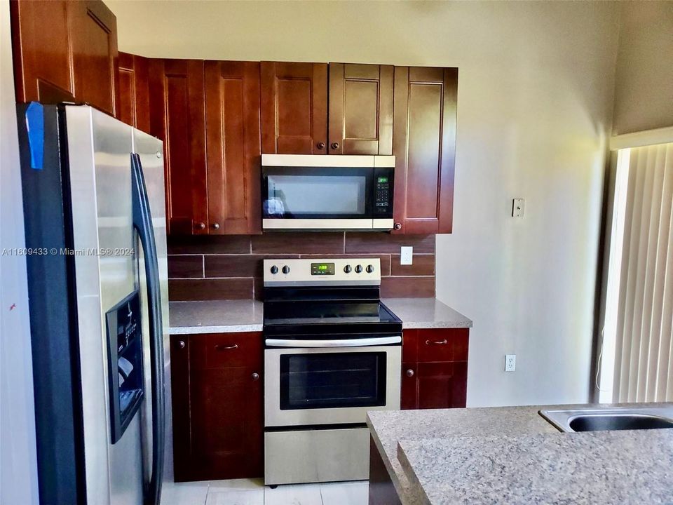 For Rent: $3,500 (3 beds, 2 baths, 1450 Square Feet)