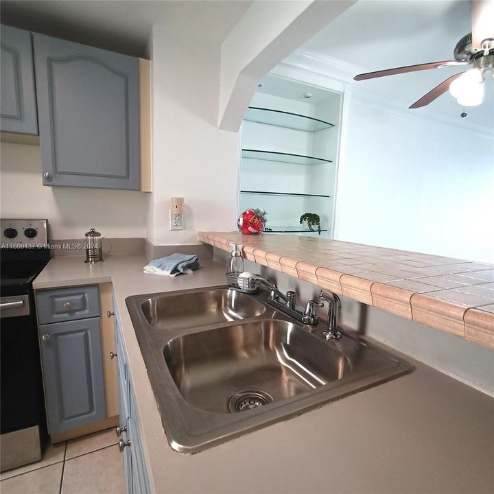 Recently Rented: $2,190 (1 beds, 1 baths, 750 Square Feet)