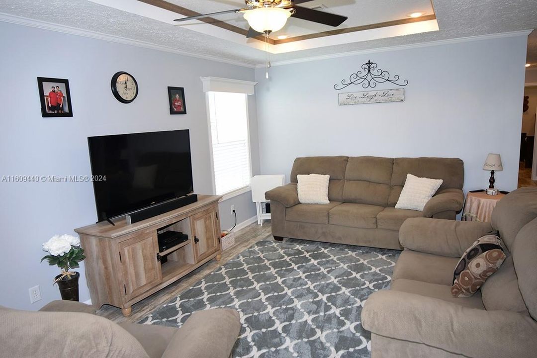 For Sale: $129,900 (3 beds, 2 baths, 1309 Square Feet)