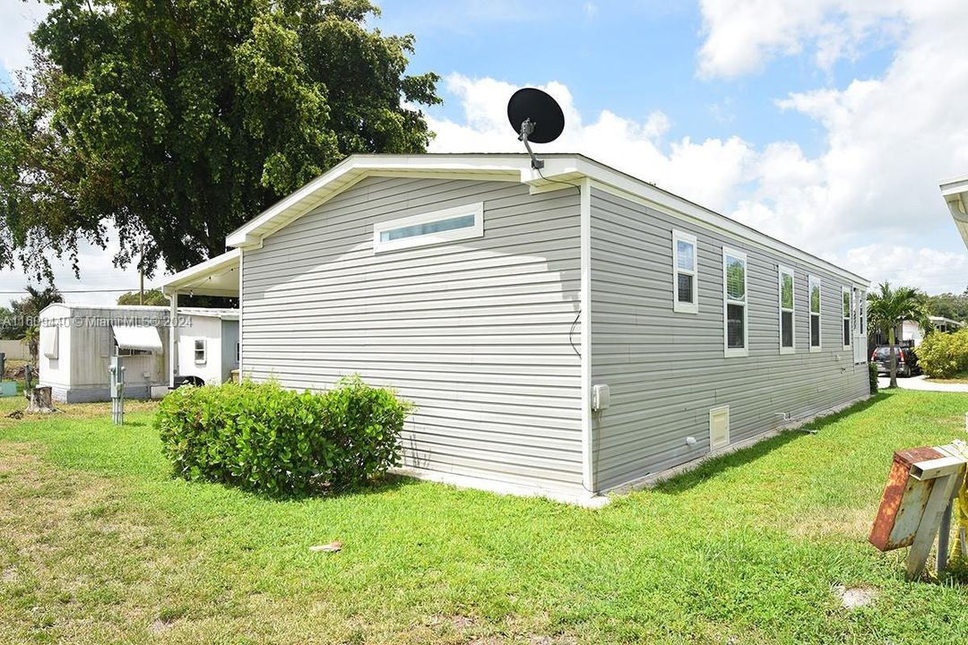 For Sale: $129,900 (3 beds, 2 baths, 1309 Square Feet)