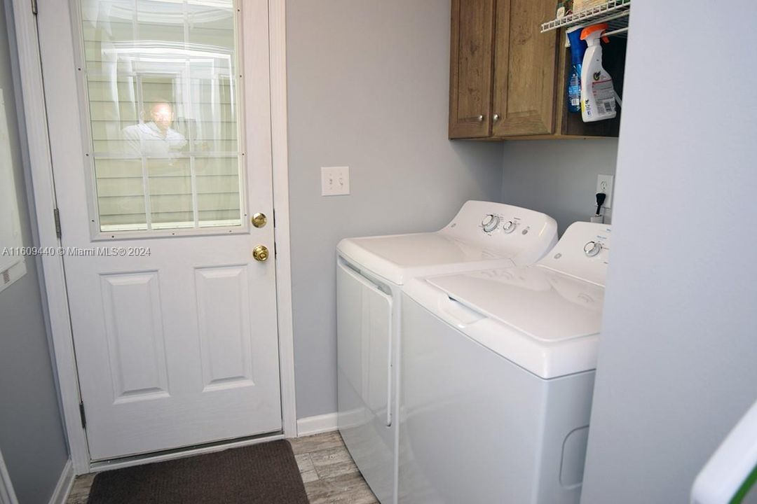 For Sale: $129,900 (3 beds, 2 baths, 1309 Square Feet)