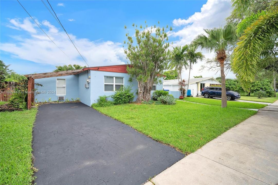 For Sale: $660,000 (3 beds, 2 baths, 1276 Square Feet)