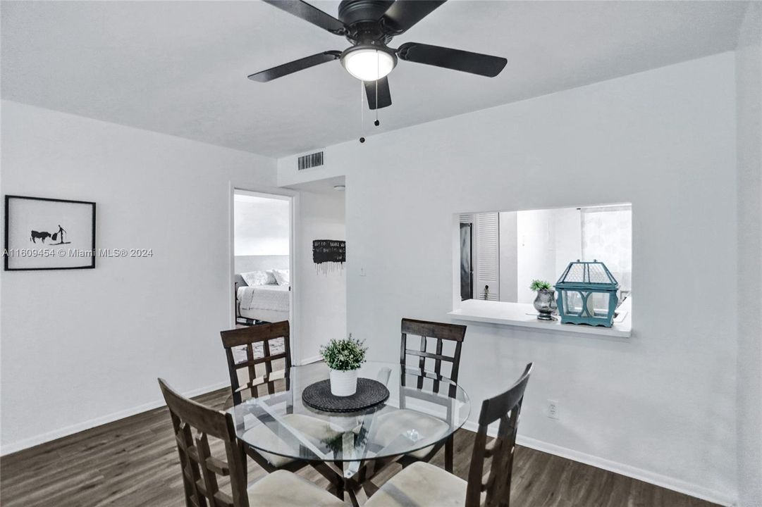 For Sale: $236,000 (2 beds, 2 baths, 900 Square Feet)