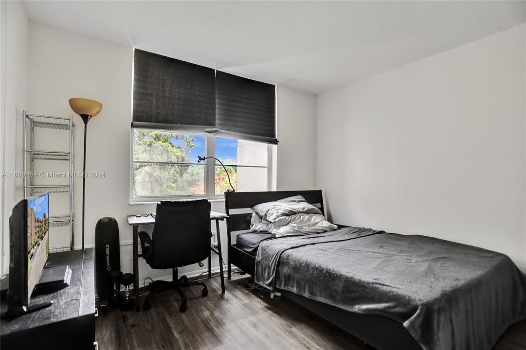 For Sale: $236,000 (2 beds, 2 baths, 900 Square Feet)