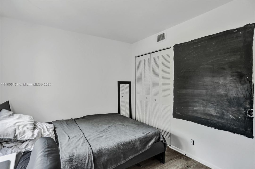 For Sale: $236,000 (2 beds, 2 baths, 900 Square Feet)